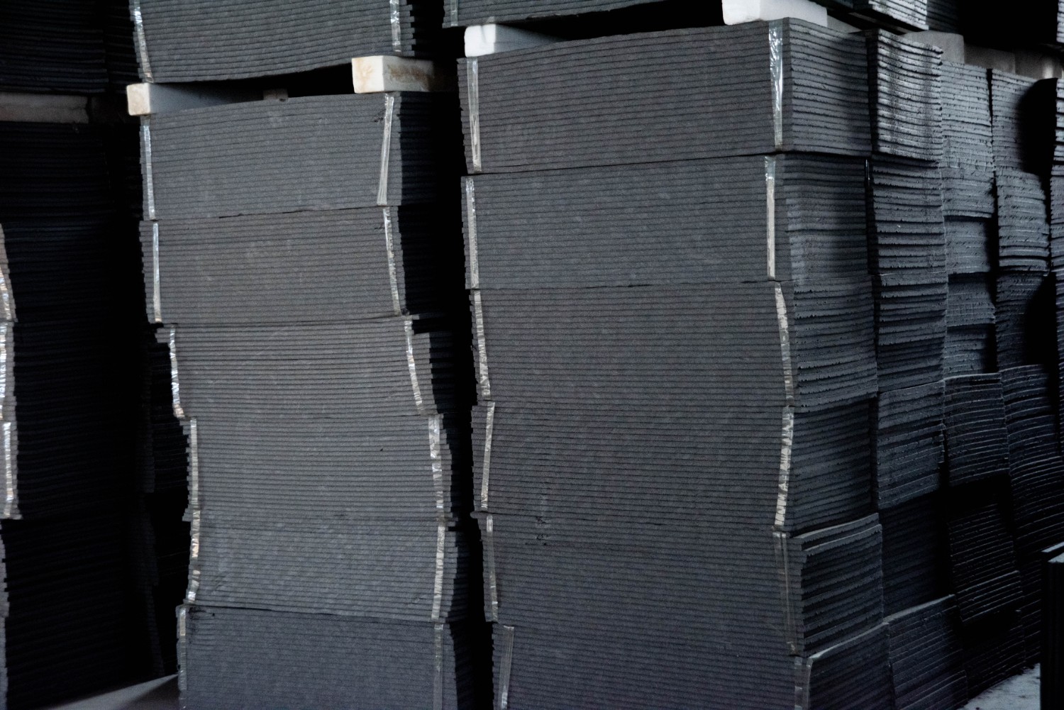 石墨挤塑板与普通挤塑板有哪些区别？